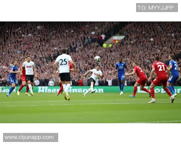 休息时刻的足球明星们他们的名字中都有一个休字